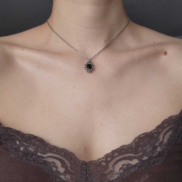 Gothic black onyx chainmail dainty pendant necklace with a small silver chain - Picture 6 of 8